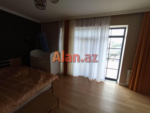 Albalılıqda həyət evi satılır