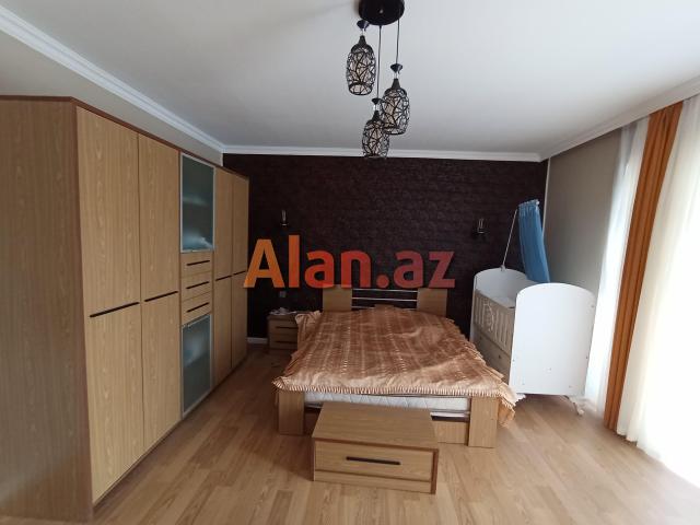 Albalılıqda həyət evi satılır