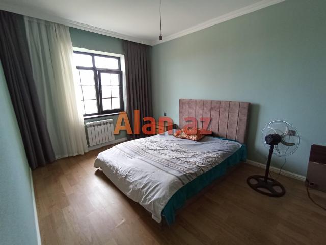 Albalılıqda həyət evi satılır