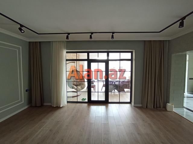 Albalılıqda həyət evi satılır