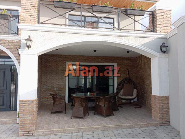 Albalılıqda həyət evi satılır