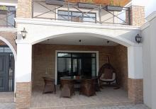 Albalılıqda həyət evi satılır