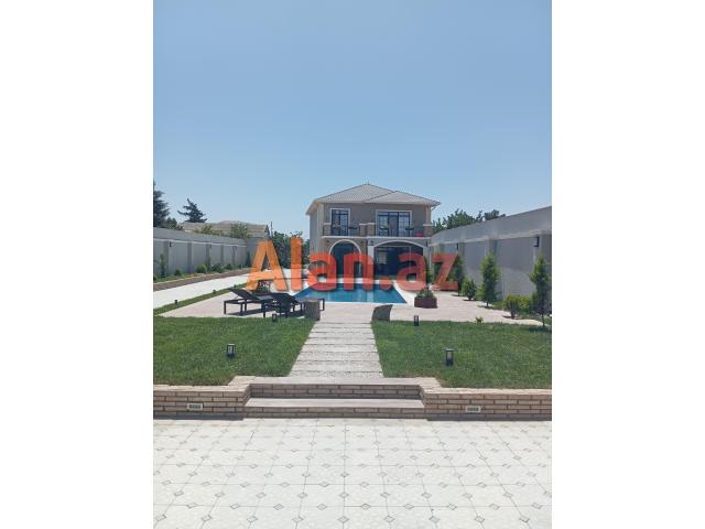 Albalılıqda həyət evi satılır