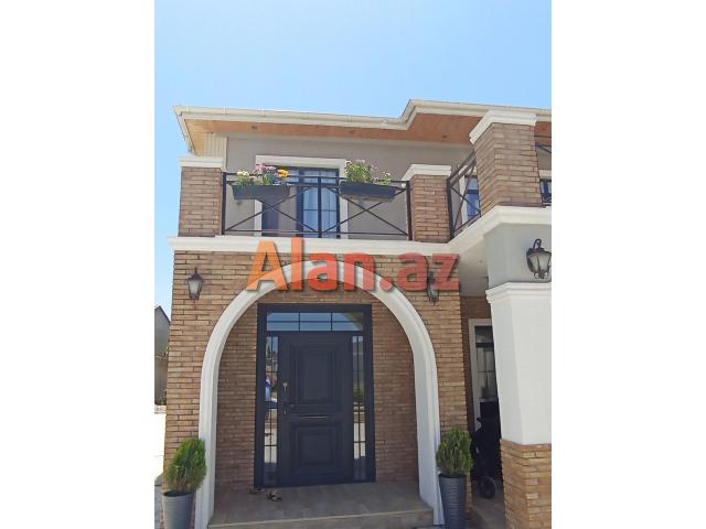 Albalılıqda həyət evi satılır