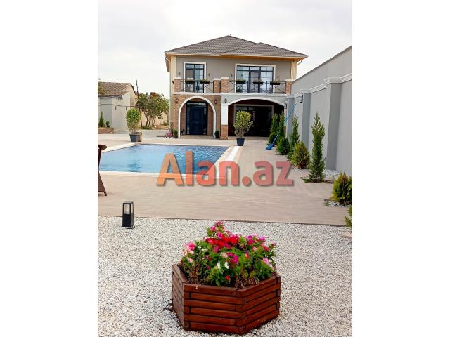 Albalılıqda həyət evi satılır