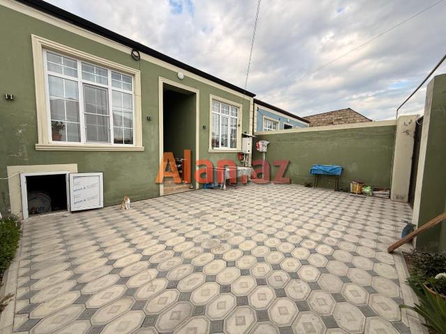 Binədə həyət evi satılır