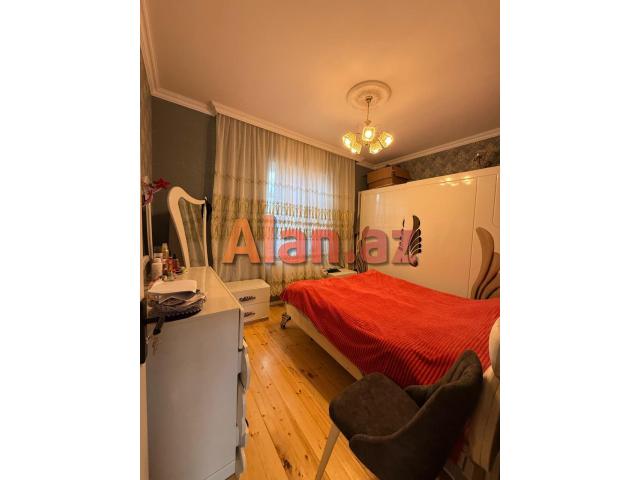 Binədə həyət evi satılır