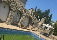 Buzovnada bağ evi satılır