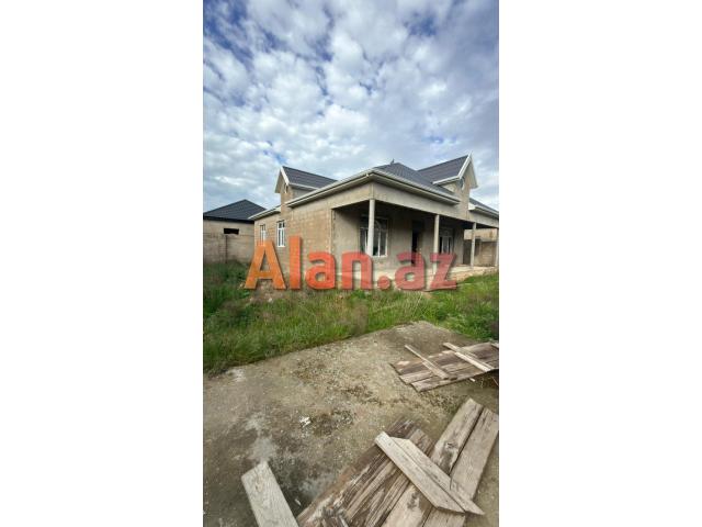 Ramanada həyət evi satılır