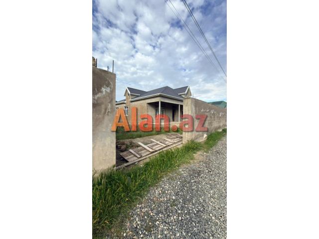 Ramanada həyət evi satılır