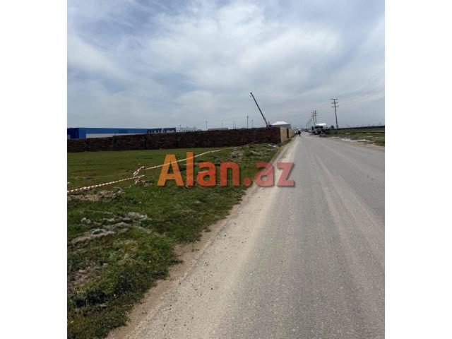 Aeraport yolunda 50 sot torpaq sahesi satilir