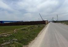 Aeraport yolunda 50 sot torpaq sahesi satilir