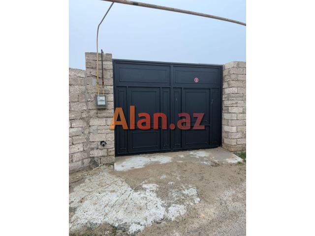 Buzovna Albalılıqda həyət evi satılır
