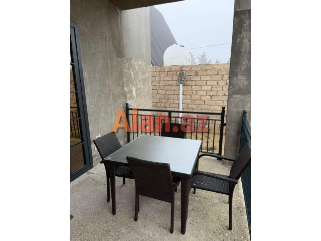 Buzovna Albalılıqda həyət evi satılır