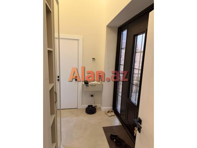 Buzovna Albalılıqda həyət evi satılır