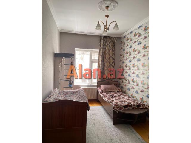 Bilgəhdə həyət evi satilir