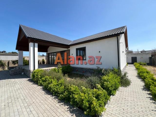 Albalılıqda həyət evi satılır