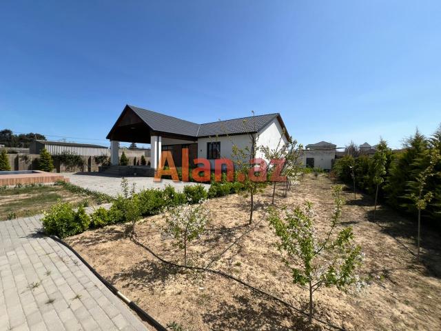 Albalılıqda həyət evi satılır