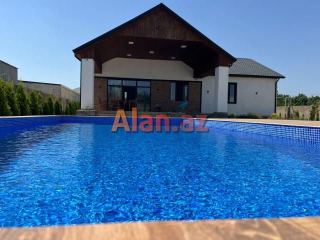 Albalılıqda həyət evi satılır