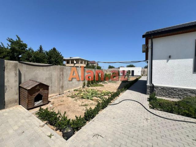 Albalılıqda həyət evi satılır