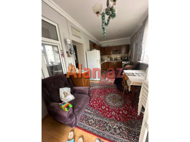 Şüvəlanda bağ evi satılır