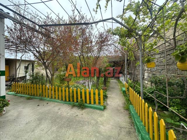 Şüvəlanda bağ evi satılır