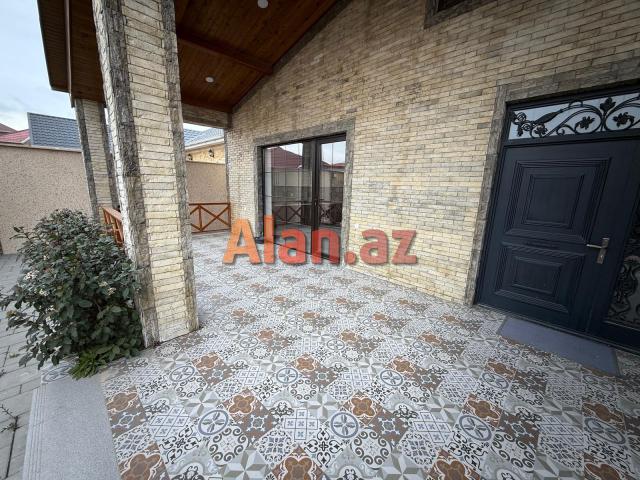Mərdəkanda bağ evi satılır