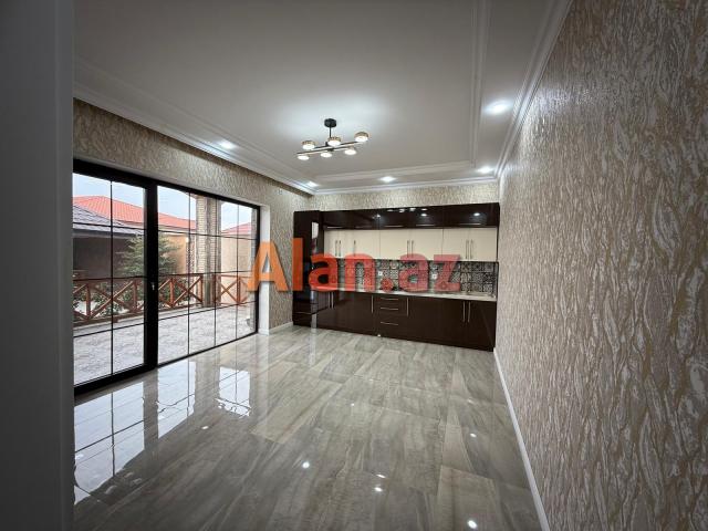 Mərdəkanda bağ evi satılır