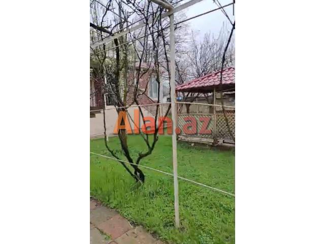 Ismayillinin Buynuz kendinde 4 otaqli heyet evi satilir