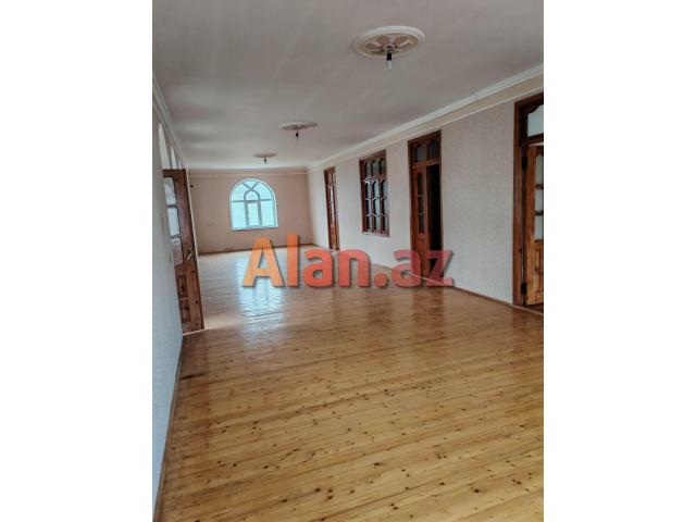 Mərdəkanda  bağ evi satılır