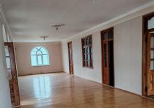 Mərdəkanda  bağ evi satılır