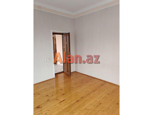 Mərdəkanda  bağ evi satılır