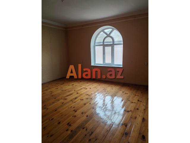 Mərdəkanda  bağ evi satılır