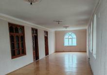 Mərdəkanda  bağ evi satılır