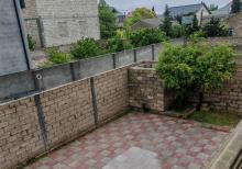 Mərdəkanda  bağ evi satılır
