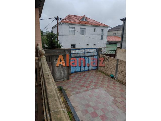 Mərdəkanda  bağ evi satılır