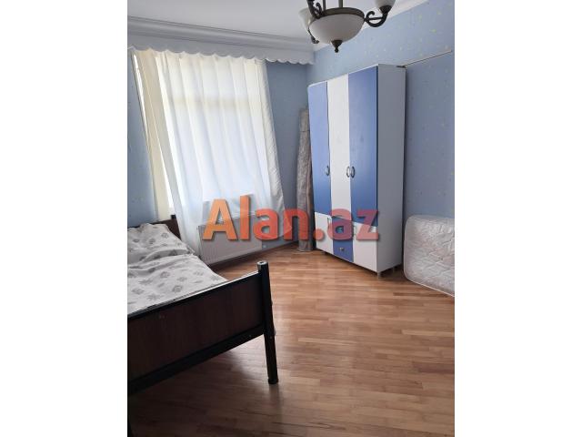 Binədə həyət evi satılır