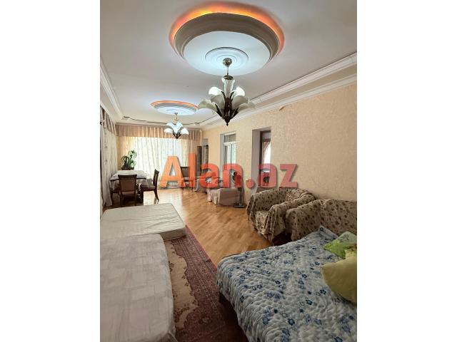 Binədə həyət evi satılır