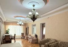 Binədə həyət evi satılır