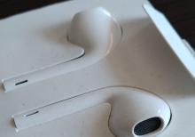 Apple iPhone qutusunda çıxan orijinal qulaqliq