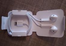 Apple iPhone qutusunda çıxan orijinal qulaqliq