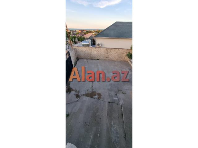 Buzovnada həyət evi satılır