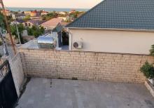 Buzovnada həyət evi satılır