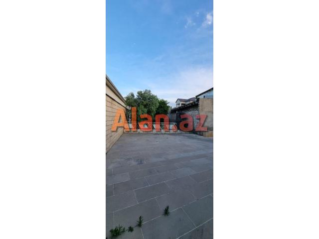 Buzovnada həyət evi satılır