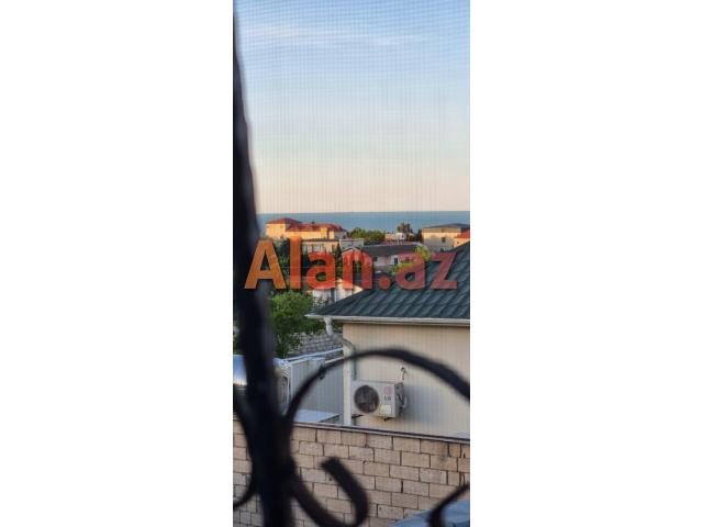 Buzovnada həyət evi satılır