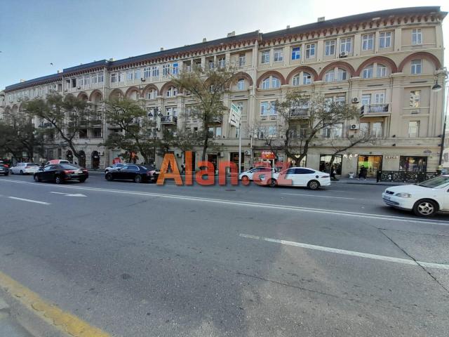 Satılır stalinin daş bina