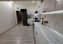 Həzi Aslanov Metrosunun düz yanında 2 otaqlı mənzil satılır