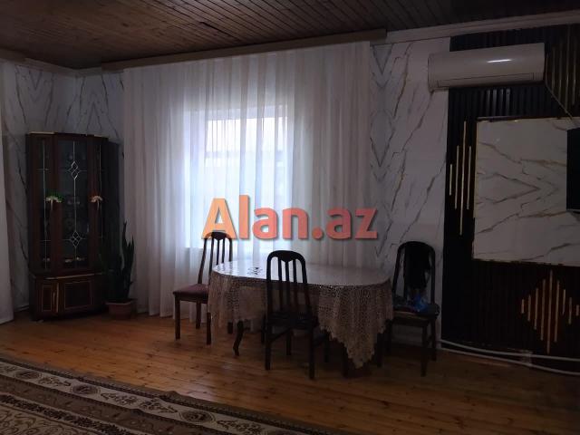 Albalılıqda həyət evi satılır