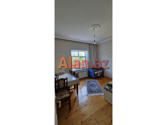 Albalılıqda həyət evi satılır