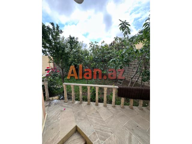 Albalılıqda həyət evi satılır
